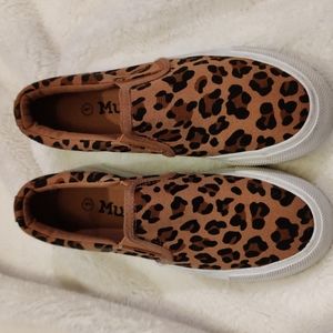 Mudd girls leopard print slip on shoes
